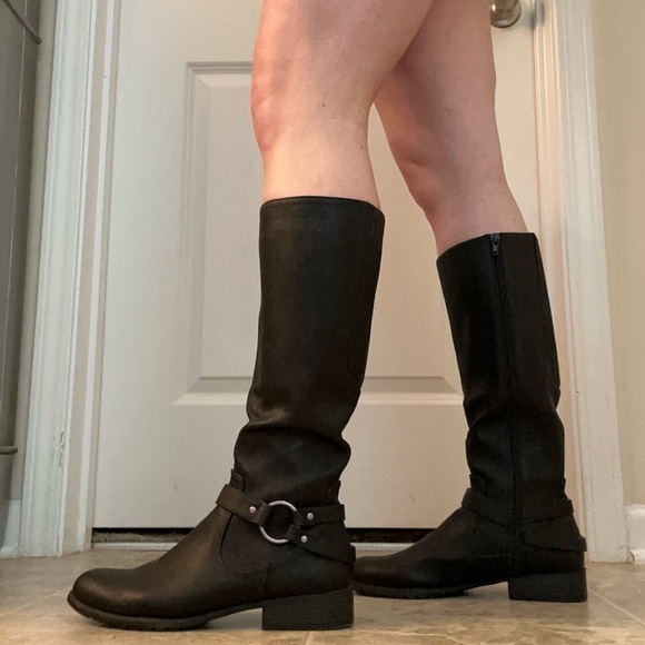 Tall boots. Riding boots. Black boots. Size 8.5 black boots. 8.5M boots. - Picture 2 of 9